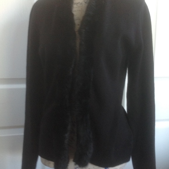Lovely black faux trimmed sweater. - Picture 4 of 4
